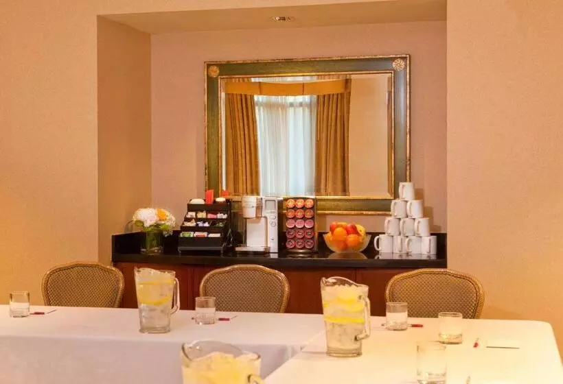 Отель Residence Inn By Marriott Boston Harbor On Tudor Wharf