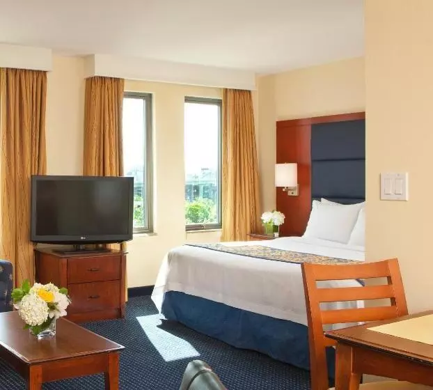 Отель Residence Inn By Marriott Boston Harbor On Tudor Wharf