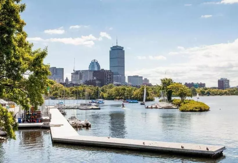Отель Residence Inn By Marriott Boston Harbor On Tudor Wharf