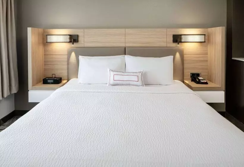 호텔 Sonesta Select Nashville Airport Suites