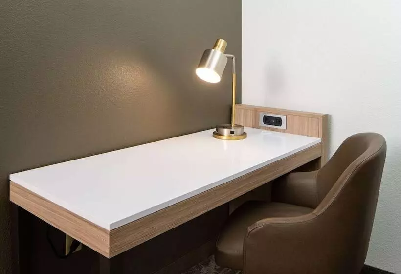 호텔 Sonesta Select Nashville Airport Suites