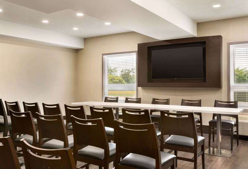 Hotel Super 8 By Wyndham Ajax/toronto On