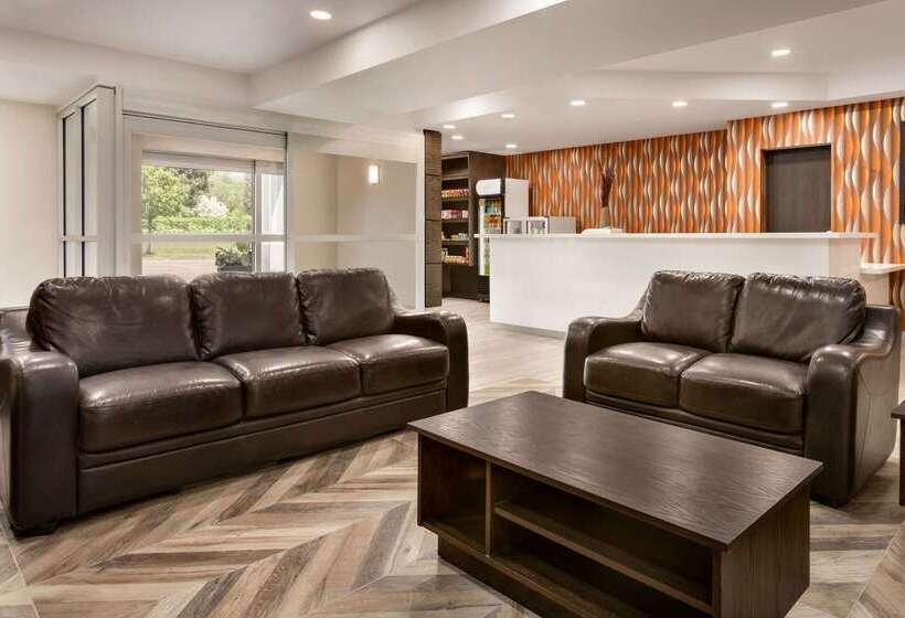Hotel Super 8 By Wyndham Ajax/toronto On