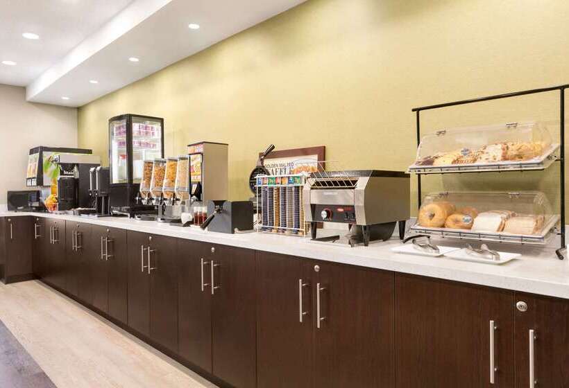 Hotel Super 8 By Wyndham Ajax/toronto On