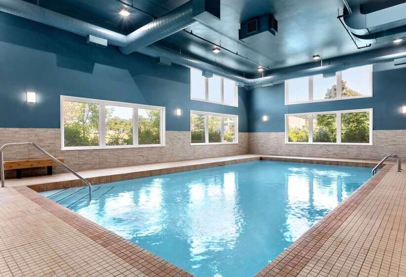 Hotel Super 8 By Wyndham Ajax/toronto On