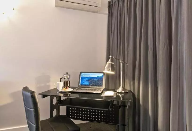 בית מלון כפרי The Peninsula Riverside Serviced Apartments