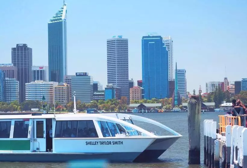 בית מלון כפרי The Peninsula Riverside Serviced Apartments