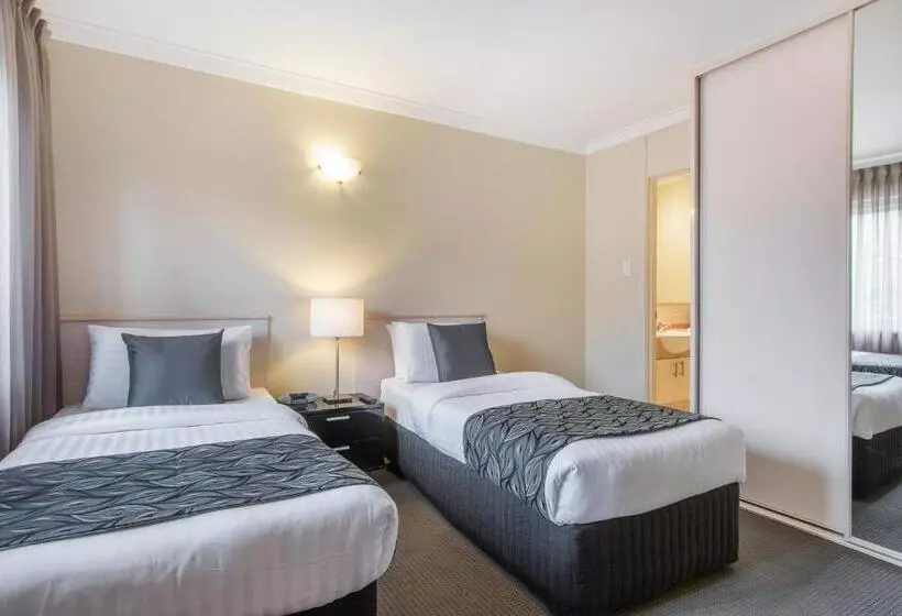 בית מלון כפרי The Peninsula Riverside Serviced Apartments