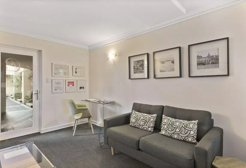 בית מלון כפרי The Peninsula Riverside Serviced Apartments