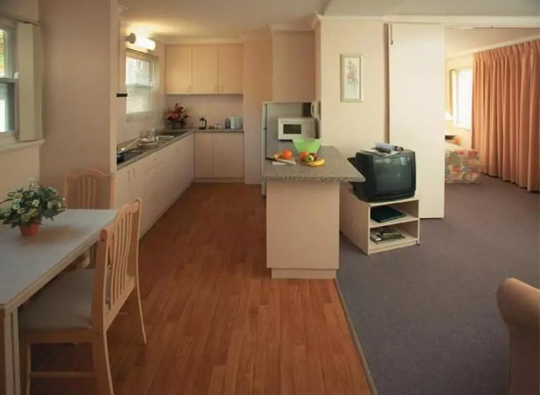 בית מלון כפרי The Peninsula Riverside Serviced Apartments