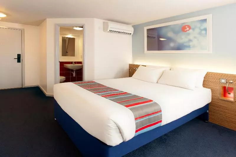 Отель Travelodge Bedford Wyboston