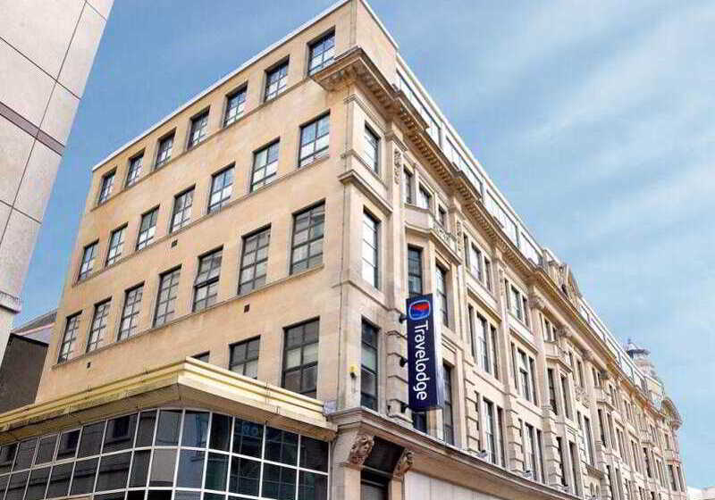 호텔 Travelodge Cardiff Central
