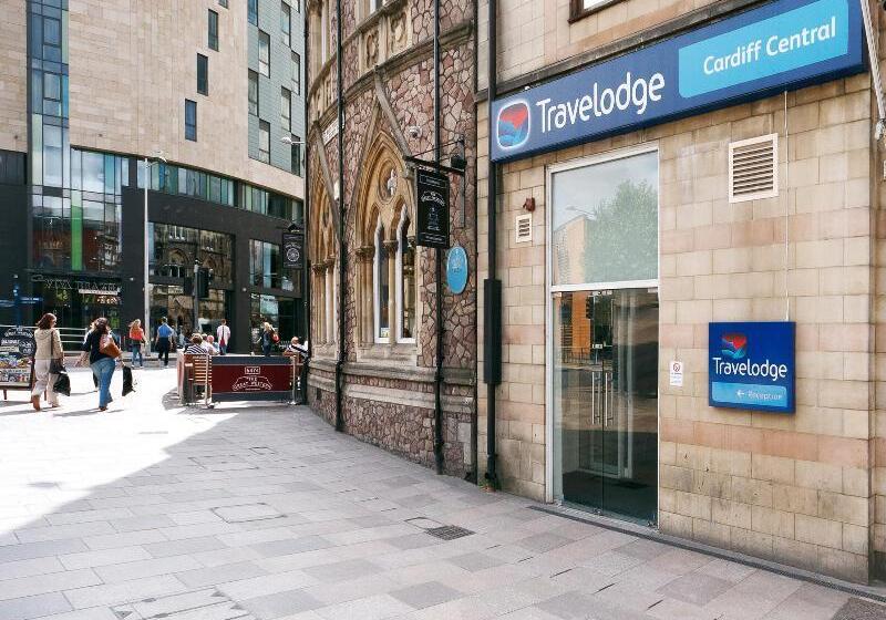 호텔 Travelodge Cardiff Central