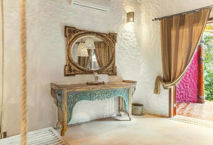 Casa Las Tortugas Petit Beach Hotel & Spa