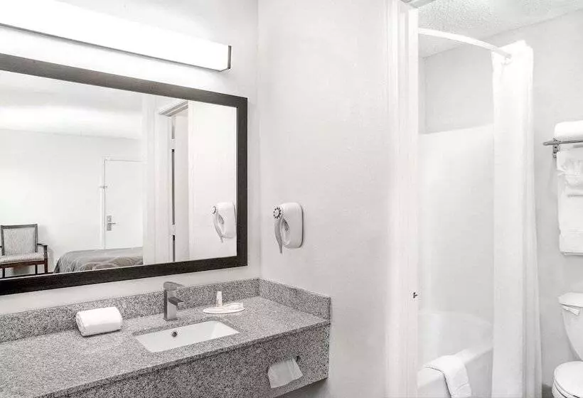 مُتل Super 8 By Wyndham Lafayette