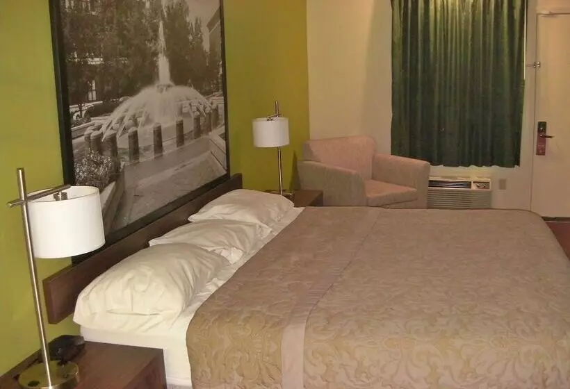 مُتل Super 8 By Wyndham Lafayette