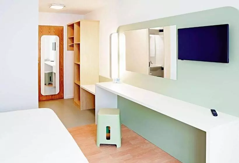 Warrington Motel, J20 M6 Lymm Services