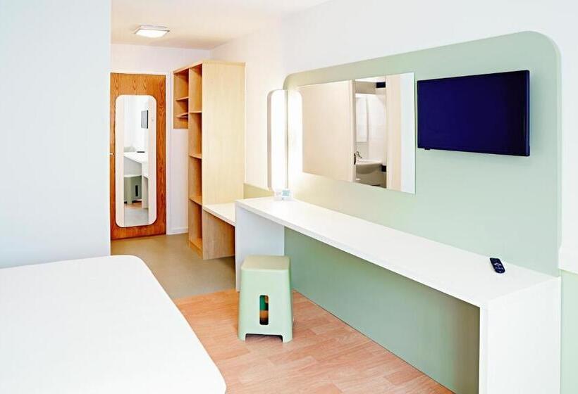 Warrington Motel, J20 M6 Lymm Services