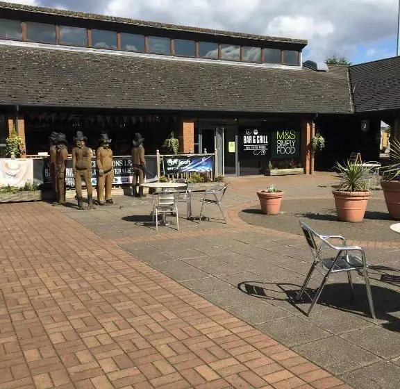 Warrington Motel, J20 M6 Lymm Services