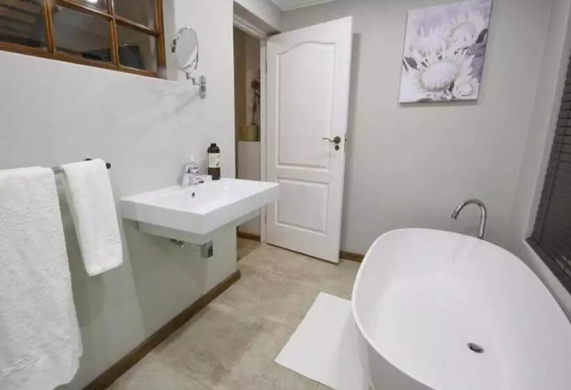 Crestwood Bed & Breakfast