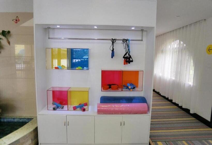 בית מלון כפרי 7days Inn Zhuhai Crocodile Island Bohuang Furniture Baiteng Lake Branch