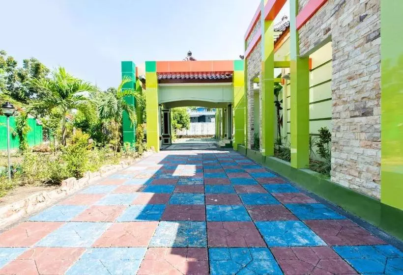 هتل Oyo 3452 Esemka  Residences Syariah