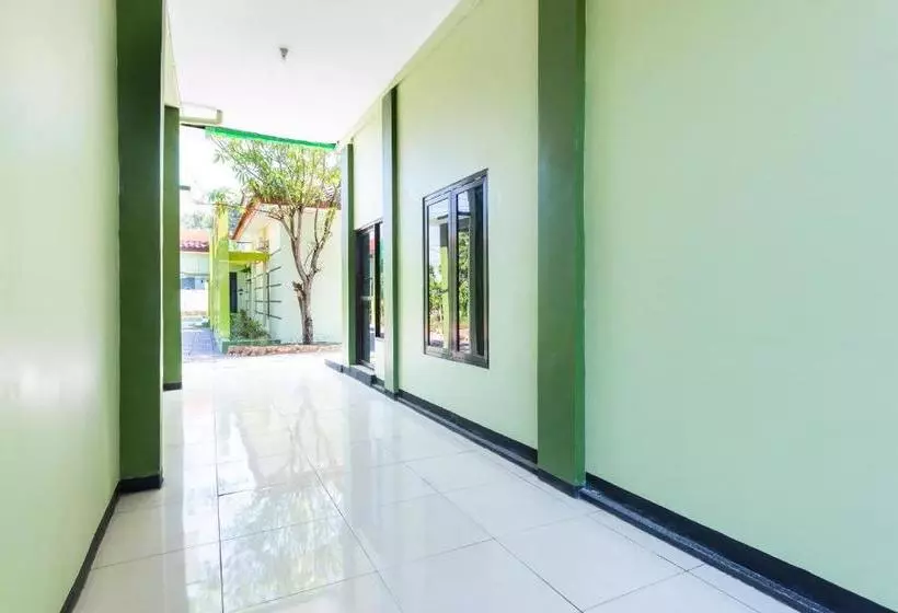 هتل Oyo 3452 Esemka  Residences Syariah