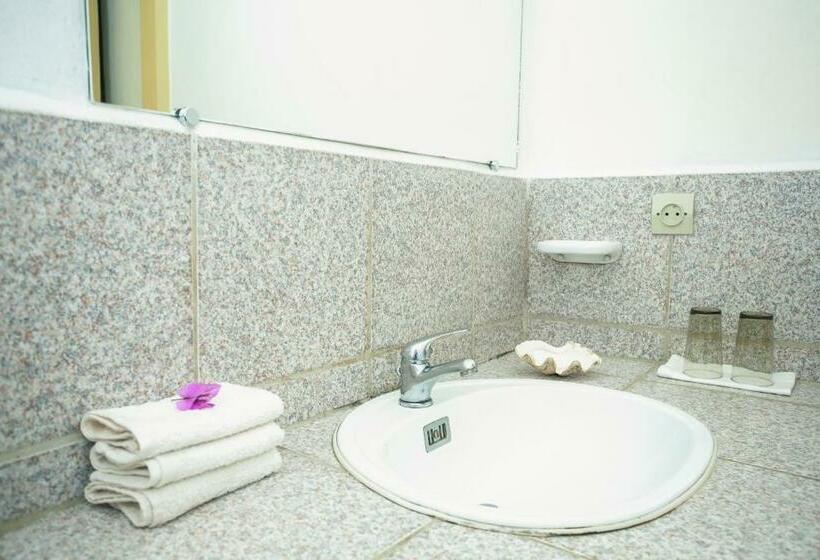 هتل Tsara Guest House