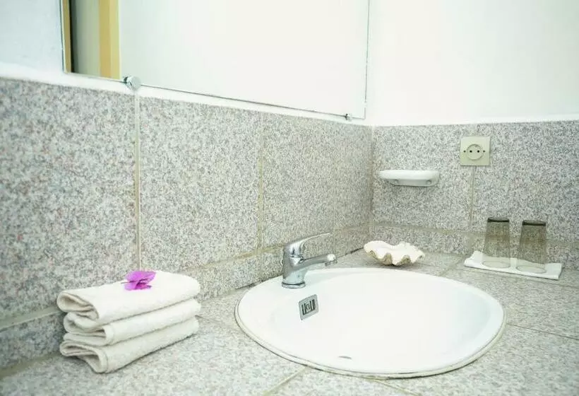 هتل Tsara Guest House