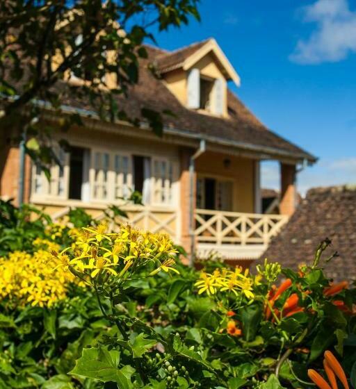 هتل Tsara Guest House