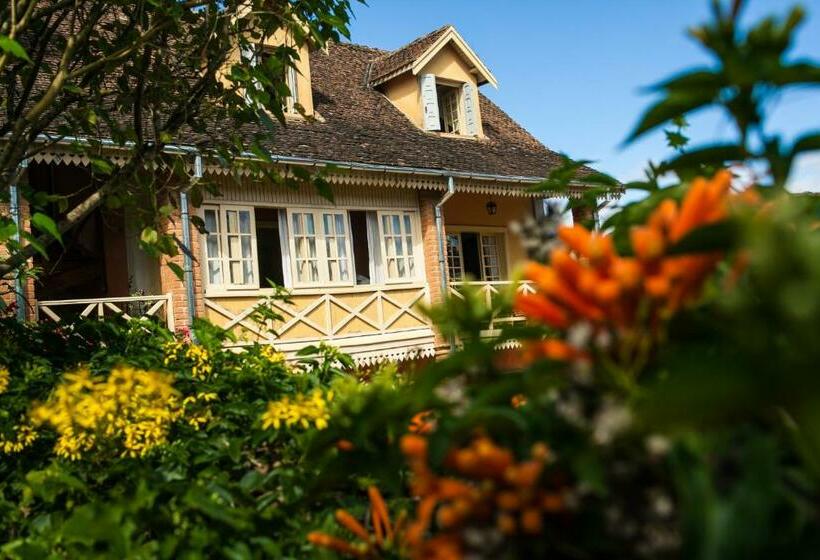 هتل Tsara Guest House