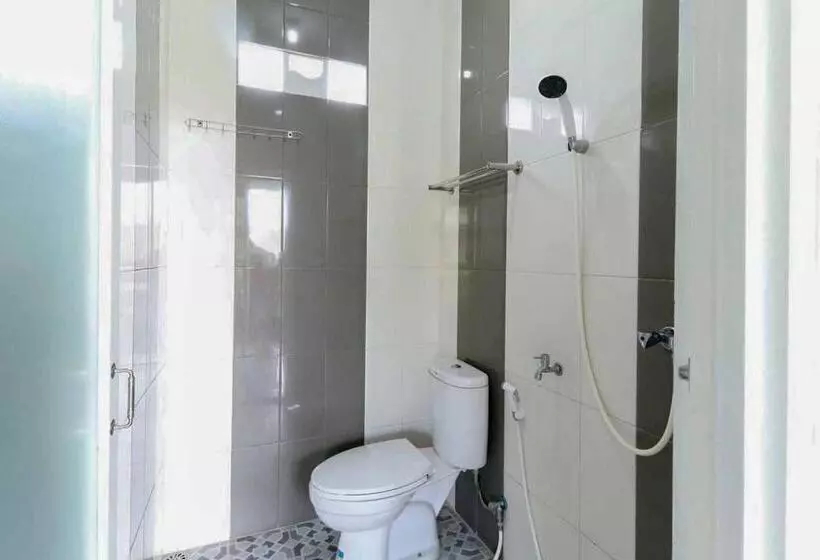 Majatalo Griya Mulya Near Alun Alun Batu Mitra Reddoorz