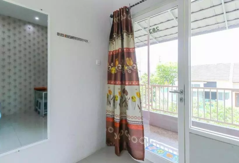 Majatalo Griya Mulya Near Alun Alun Batu Mitra Reddoorz