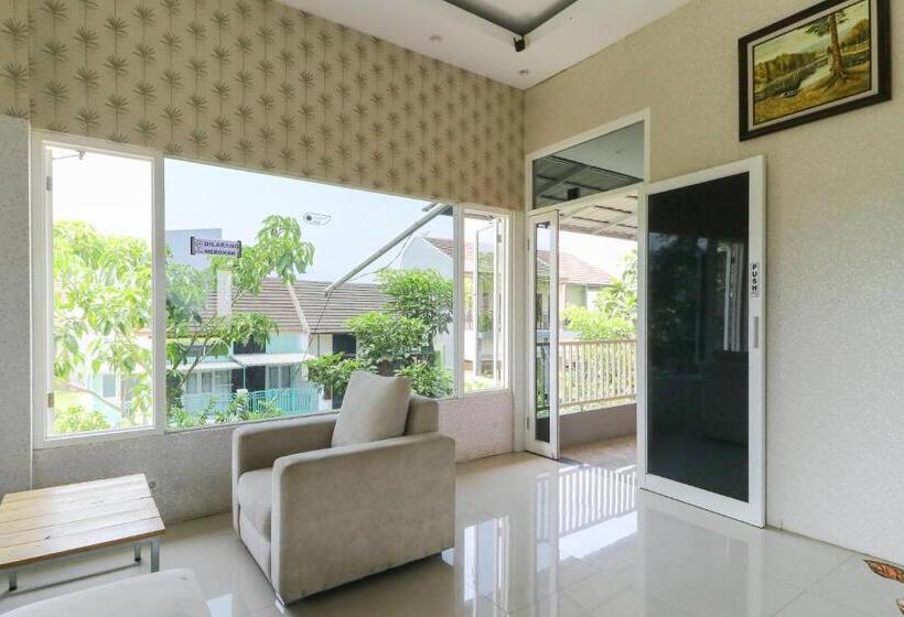 Pansiyon Griya Mulya Near Alun Alun Batu Mitra Reddoorz