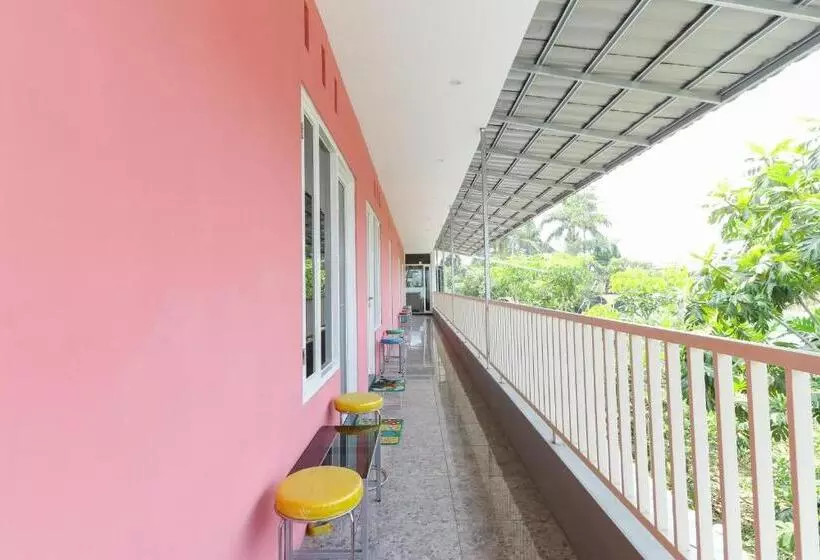 Majatalo Griya Mulya Near Alun Alun Batu Mitra Reddoorz