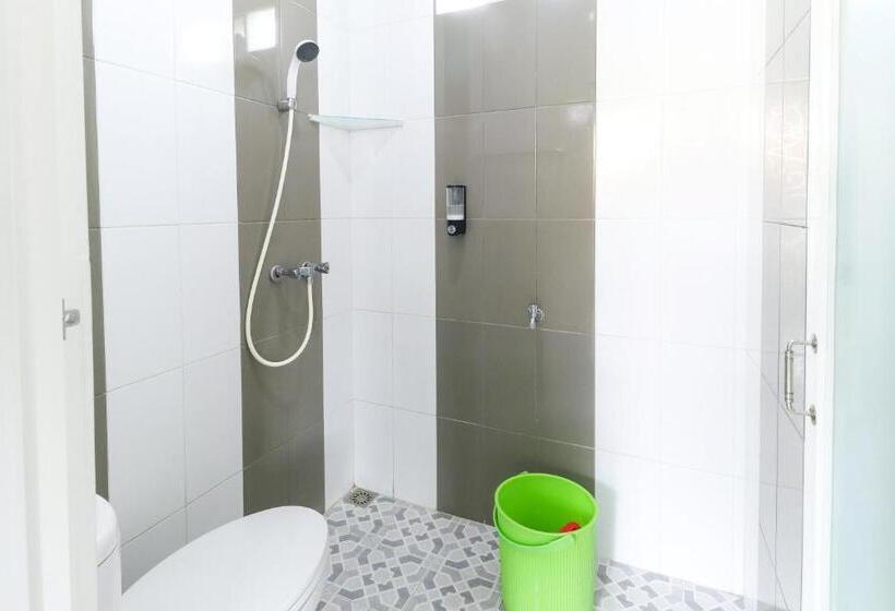 Pension Griya Mulya Near Alun Alun Batu Mitra Reddoorz