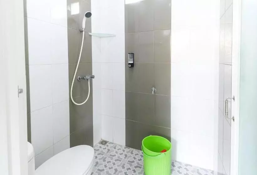 Majatalo Griya Mulya Near Alun Alun Batu Mitra Reddoorz