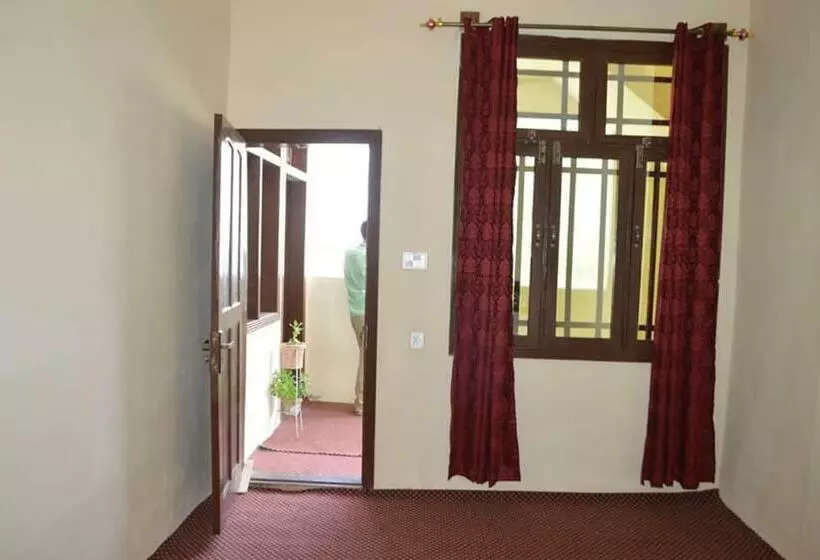 ペンション Shah Guest House