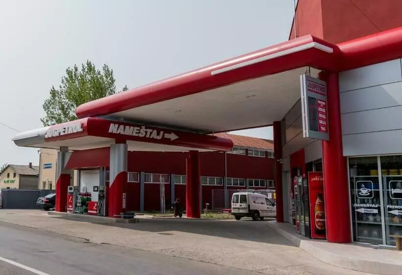 هاستل Prenoćište Hrast