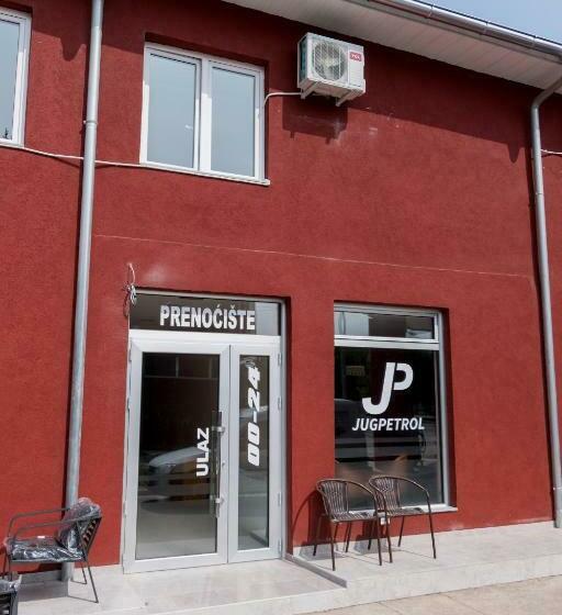 هاستل Prenoćište Hrast