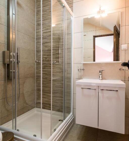 هاستل Prenoćište Hrast