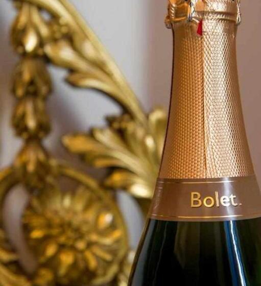 تختخواب و صبحانه Bolet Casa Modernista