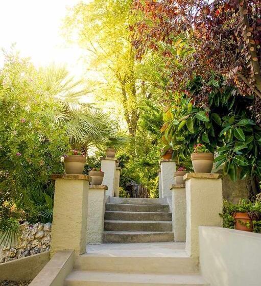 تختخواب و صبحانه Bolet Casa Modernista