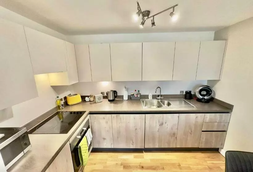 ベッドアンドブレックファースト Koala & Tree   Modern 1 Bed Apartment For 4 Guests In The Heart Of Cambridge   Short Lets & Serviced
