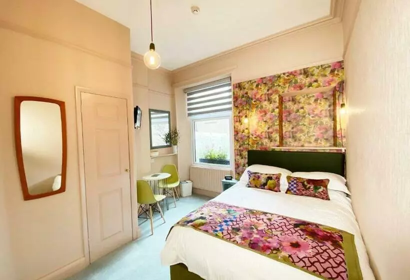 Majatalo Sundial Stays Kendal