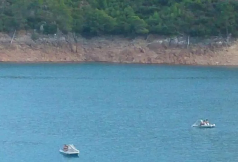 استراحتگاه Alojamiento Turístico El Pantano De Cazorla