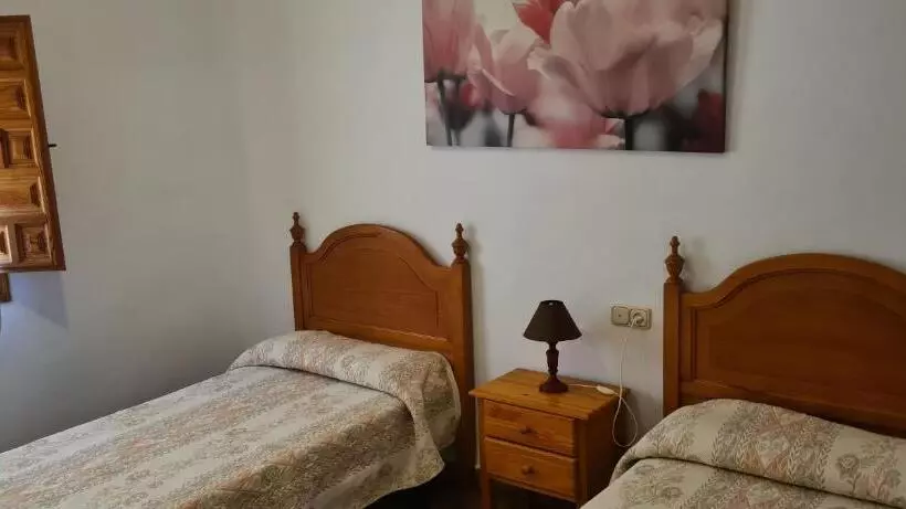 استراحتگاه Alojamiento Turístico El Pantano De Cazorla