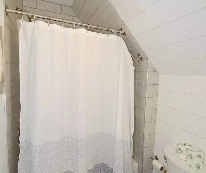 Rosies Creekside Retreat   3 Br Escape!