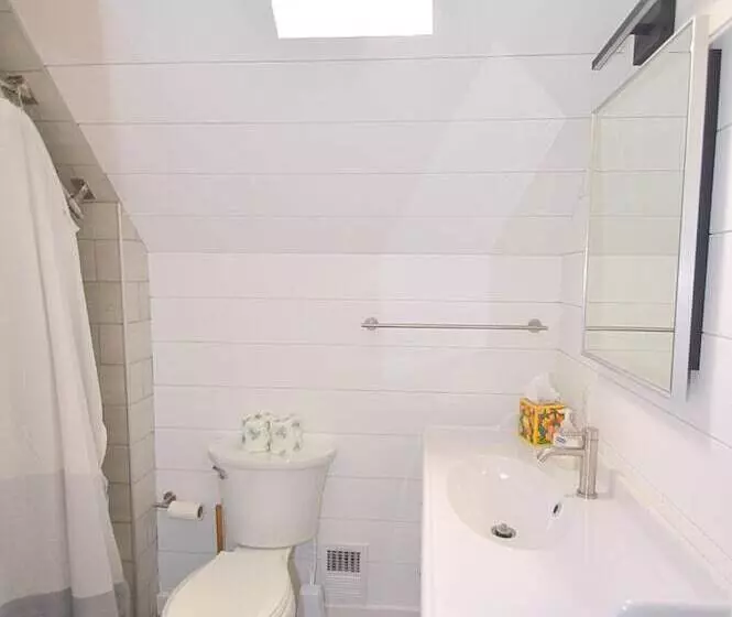 Rosies Creekside Retreat   3 Br Escape!