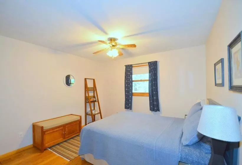 Rosies Creekside Retreat   3 Br Escape!